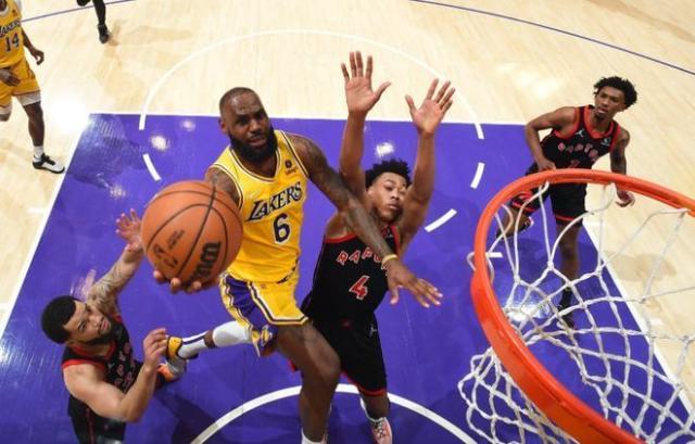 天天盈球 官网-末节努力追分展现血性 湖人完全可以更体面的死去