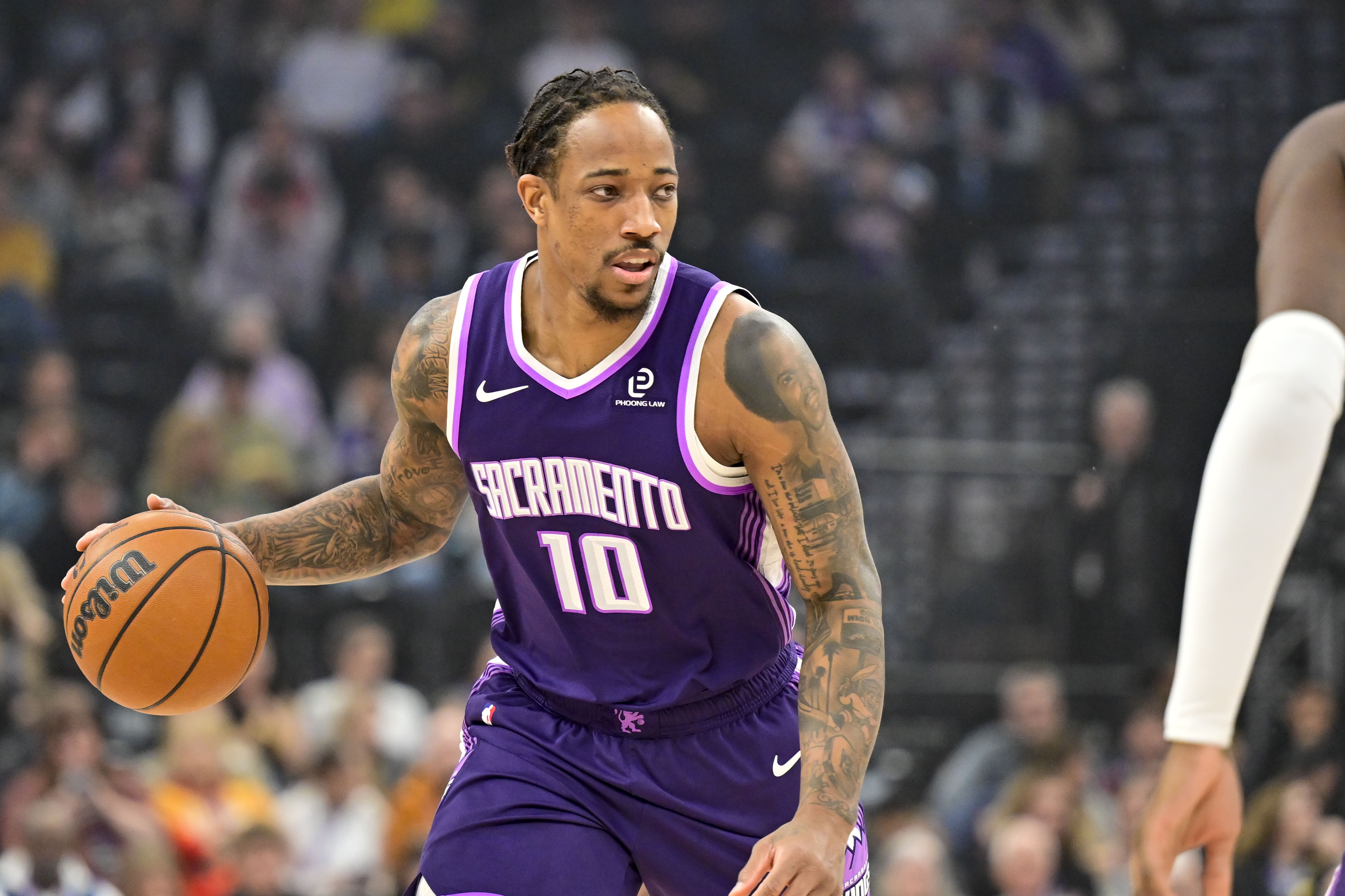 天天盈球 官网-得分能力&amp;持续性缺一不可！总得分前20全员出场数超1k 老詹超1.6k