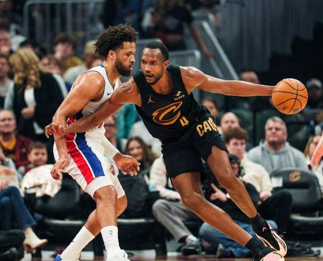 天天盈球网-轰22+4+3！我们要围绕哈登，泰森赛后说出好处，他还提到了米切尔